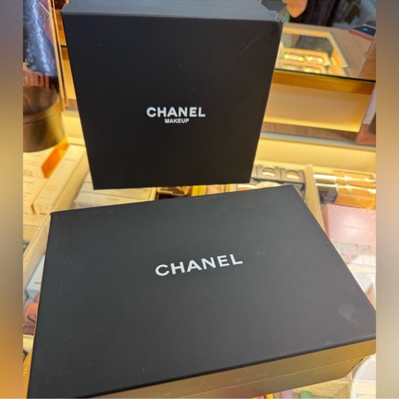 GWP Chanel Makeup Black Quilted Clutch with Gold Chain - Picture 11 of 12